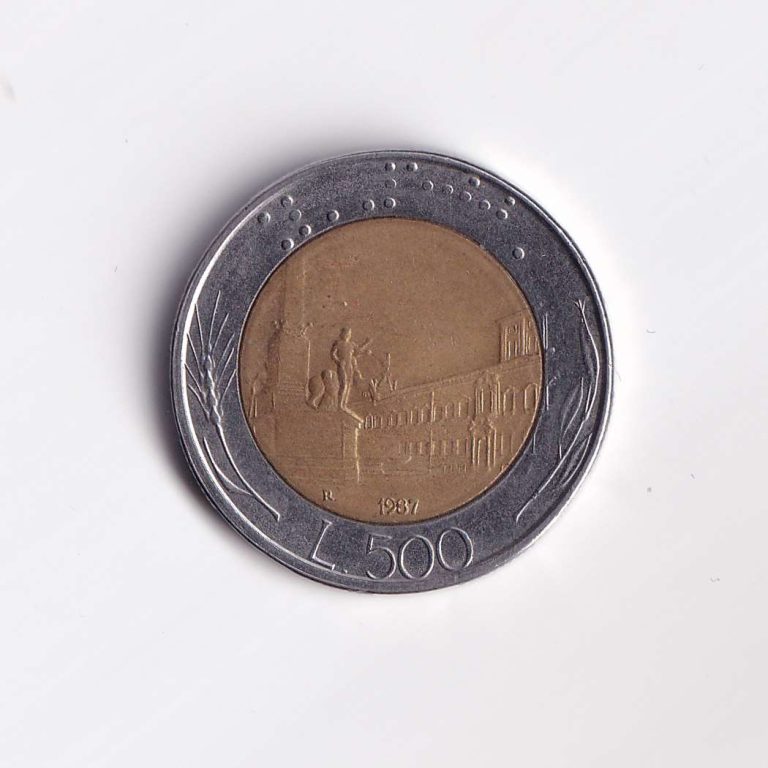 Italy 500 Lire 1987 Bimetallic Coin - Image 2